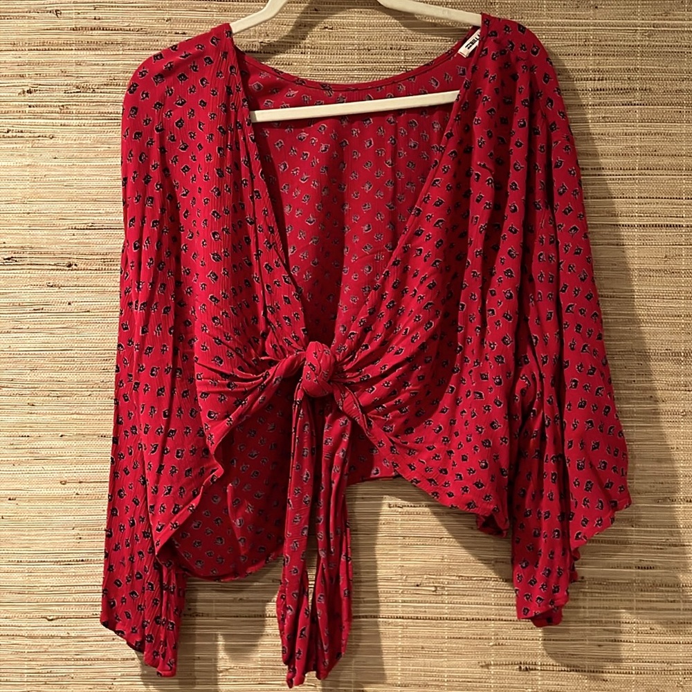 Billabong cropped red tie blouse. Size Large. Excellent condition